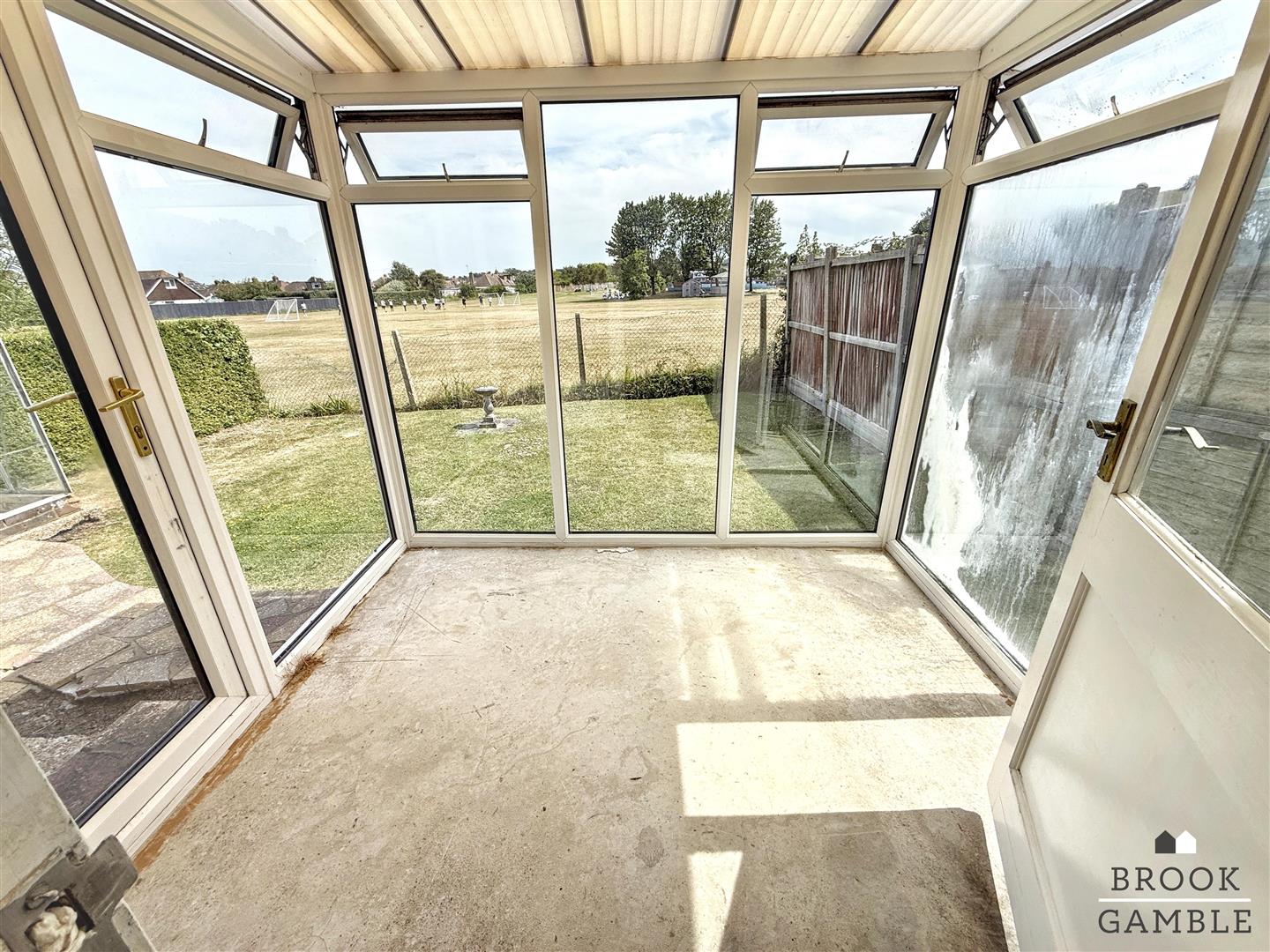2 Bedroom Bungalow. Broadview Close in Eastbourne,  12